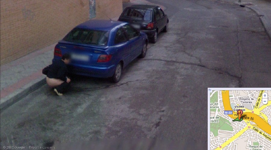 street view caught pissing 01